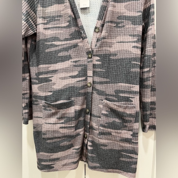 NWT Daytrip Camo Button Up Cardigan - Picture 6 of 7